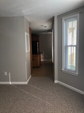 99 Orleans St, Unit B in Lowell, MA - Foto de edificio - Building Photo