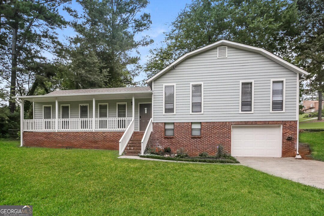 122 Trickum Hills Dr in Woodstock, GA - Building Photo