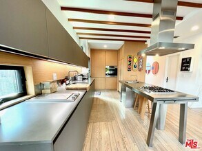 3159 Hutchison Ave in Los Angeles, CA - Building Photo - Building Photo