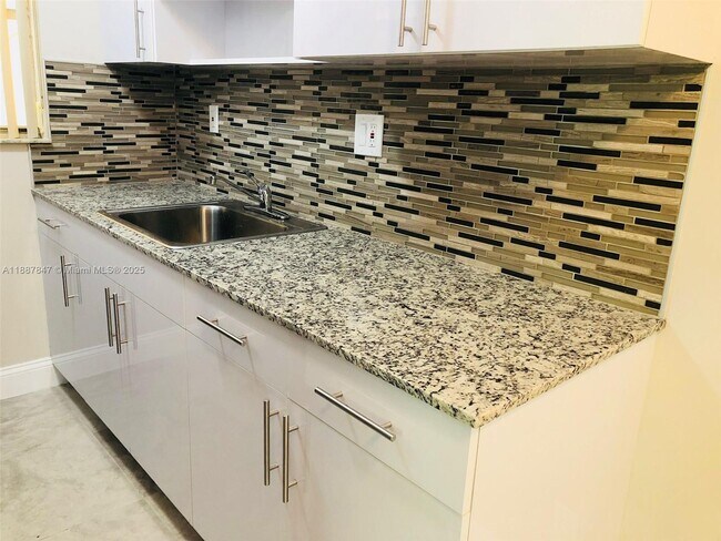 2615 Polk St in Hollywood, FL - Building Photo - Building Photo