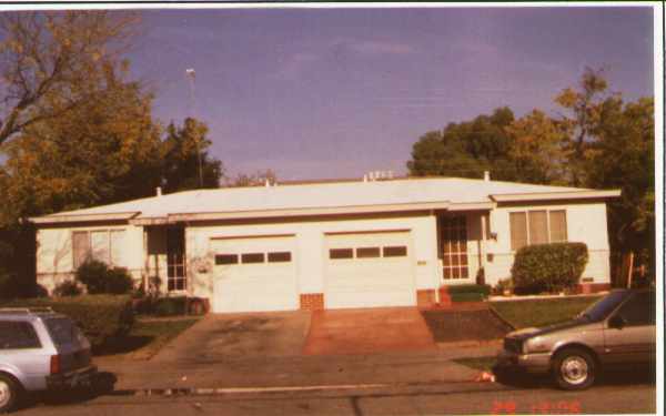 1523 Ebener St in Redwood City, CA - Foto de edificio - Building Photo