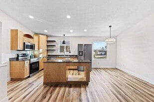 252-254 Aristocrat Dr in Billings, MT - Building Photo