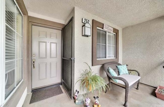 252 Chaumont Cir in Lake Forest, CA - Building Photo - Building Photo