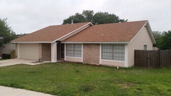 10305 Vigilante Trail in Converse, TX - Building Photo