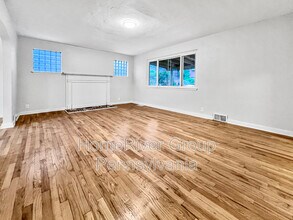 1066 Elwell St in Pittsburgh, PA - Building Photo - Building Photo