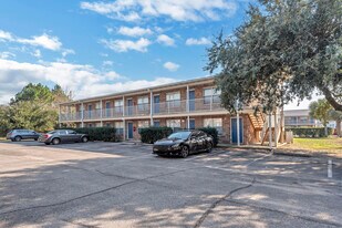 502 Channel Marker St in Mary Esther, FL - Building Photo