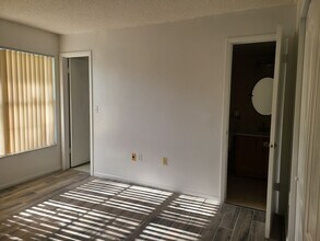 5900 Village Cir N in Orlando, FL - Building Photo - Building Photo