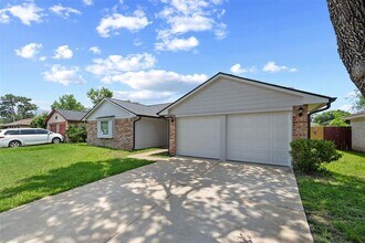 20102 Woodhall Ln in Humble, TX - Building Photo - Building Photo