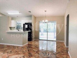 2476 Parrot St in North Port, FL - Foto de edificio - Building Photo