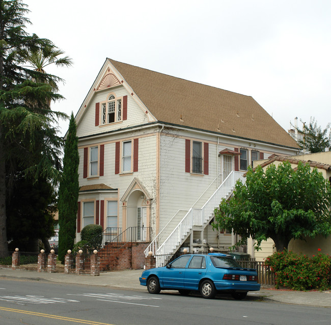 1303 Sacramento St in Vallejo, CA - Foto de edificio - Building Photo