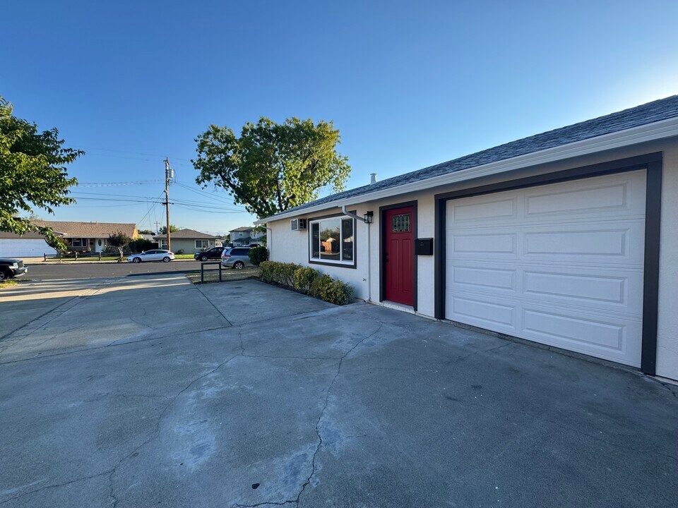 1464 Locust St in Livermore, CA - Building Photo