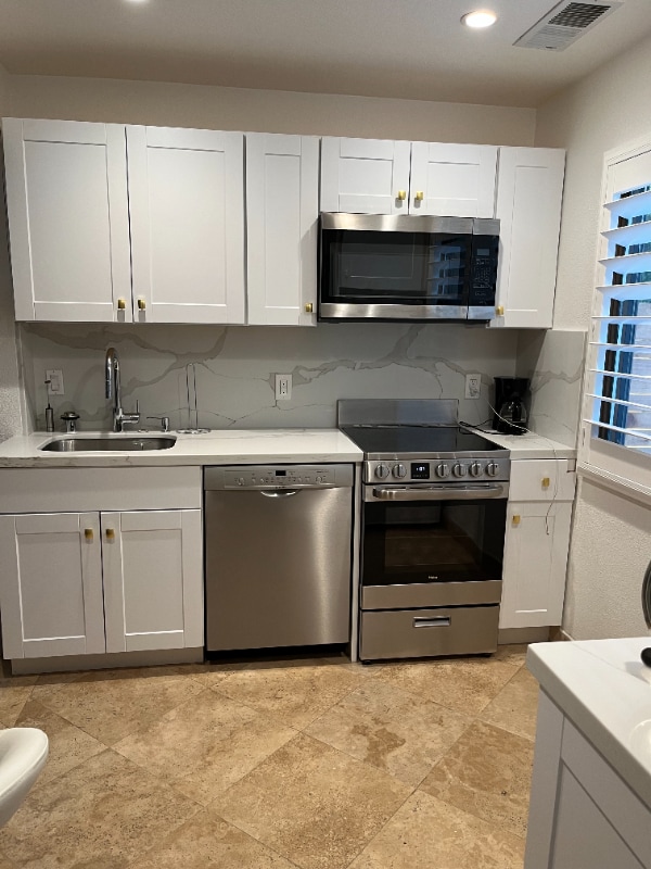 575 Webster Dr in Martinez, CA - Building Photo - Building Photo