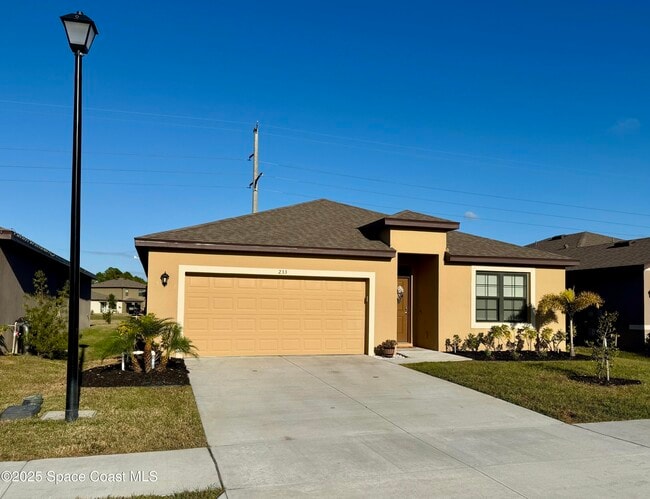 233 Bubbling Ln in Palm Bay, FL - Building Photo - Building Photo