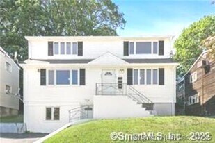 466 Merritt St in Bridgeport, CT - Building Photo