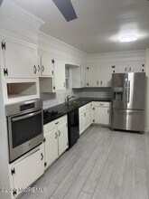 297 Cambourne Dr in Toms River, NJ - Foto de edificio - Building Photo