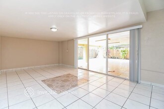 15718 SW 138th Pl in Miami, FL - Foto de edificio - Building Photo