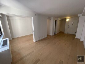 222 E 39th St in New York, NY - Building Photo