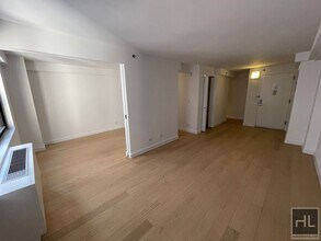 222 E 39th St in New York, NY - Building Photo - Building Photo