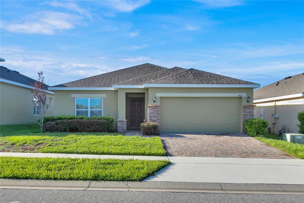 465 Ogelthorpe Dr in Davenport, FL - Foto de edificio