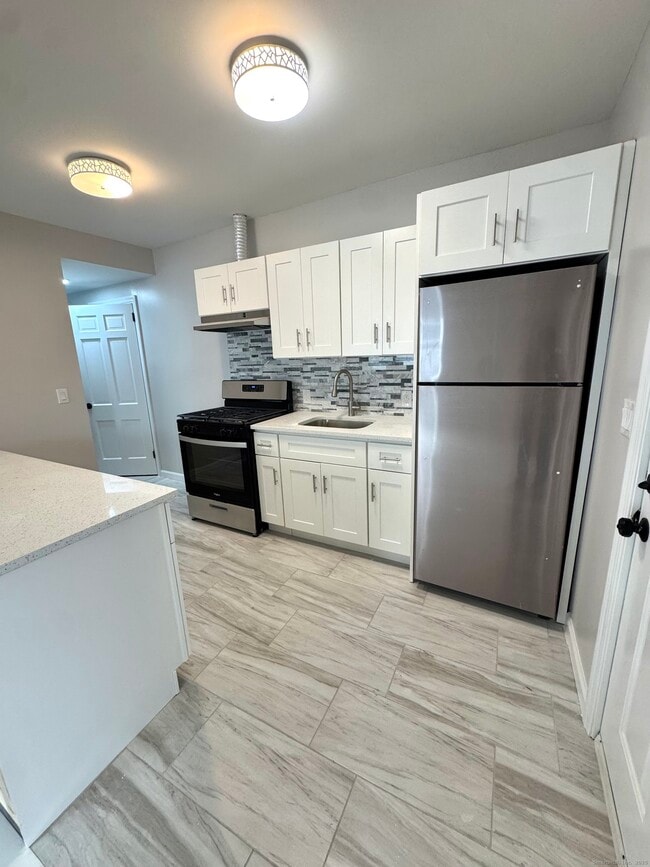 24 Woodbury Ave in Norwalk, CT - Building Photo - Building Photo