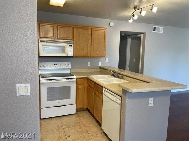 2964 Juniper Hills Blvd in Las Vegas, NV - Building Photo - Building Photo