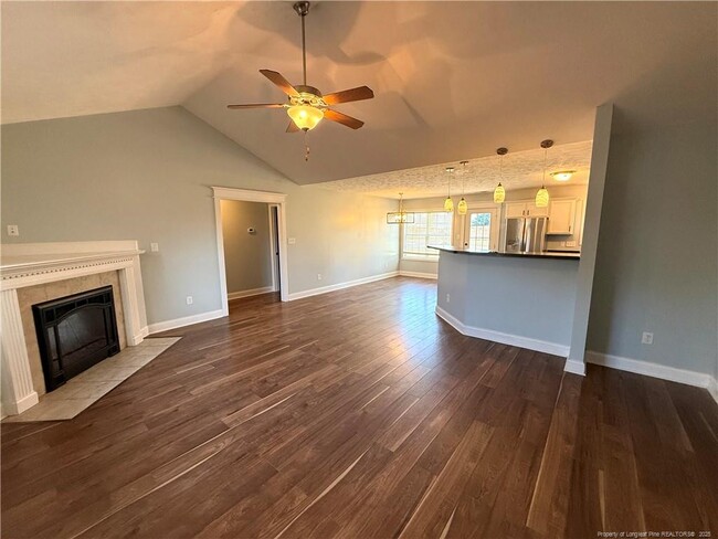 568 Wood Valley Ln in Raeford, NC - Foto de edificio - Building Photo