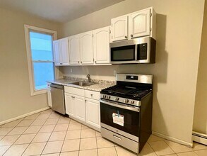 380 Summit Ave in Jersey City, NJ - Building Photo - Building Photo