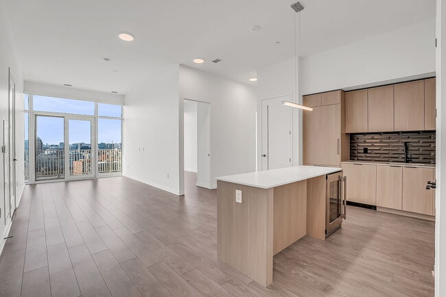 88 Bathurst St in Toronto, ON - Building Photo - Building Photo