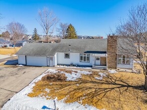 300 Pleasant Dr in Waunakee, WI - Building Photo - Building Photo