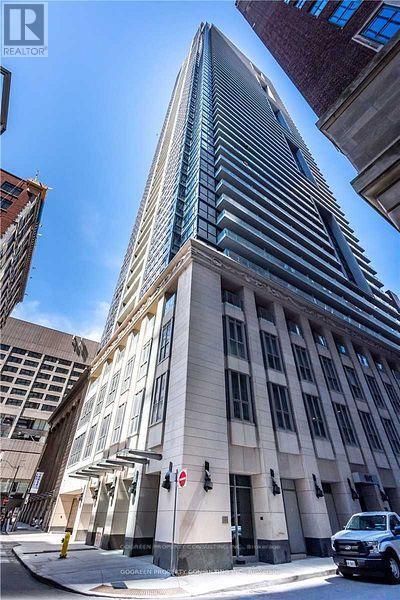 70-1970 Temperance St in Toronto, ON - Building Photo