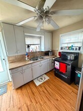 307 W Russell St in Weatherford, TX - Building Photo - Building Photo