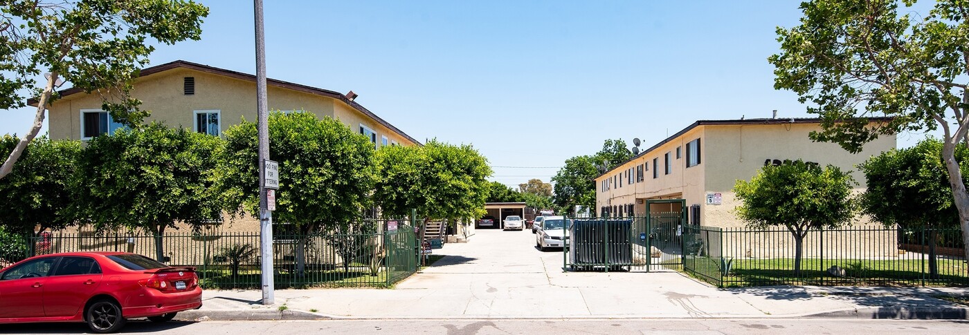 12624 S Wilmington Ave in Los Angeles, CA - Building Photo