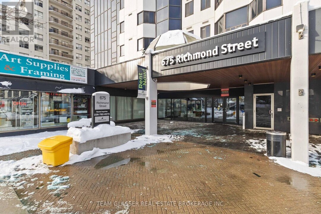 675 RICHMOND St in London, ON - Building Photo