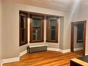 133 Parker St, Unit 2 in Cincinnati, OH - Foto de edificio - Building Photo