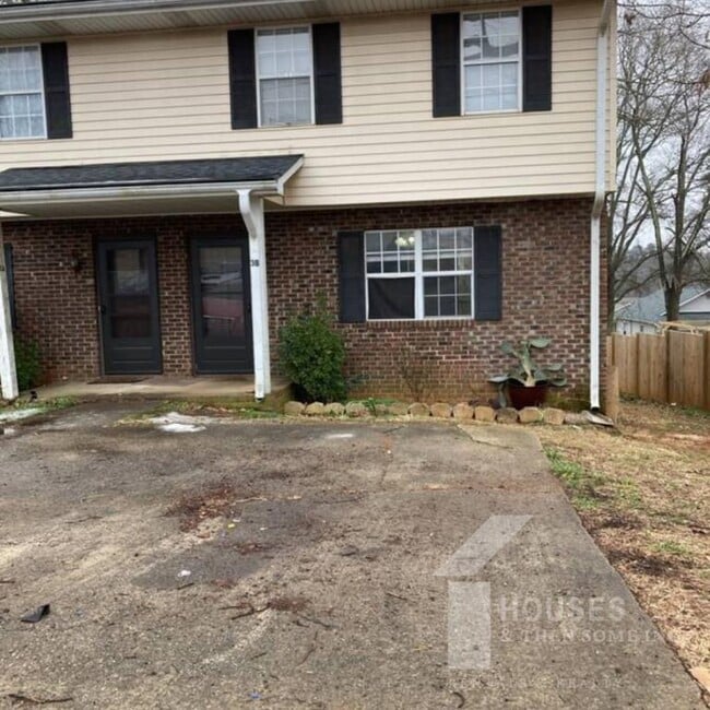 property at 3 Jonquil Ln