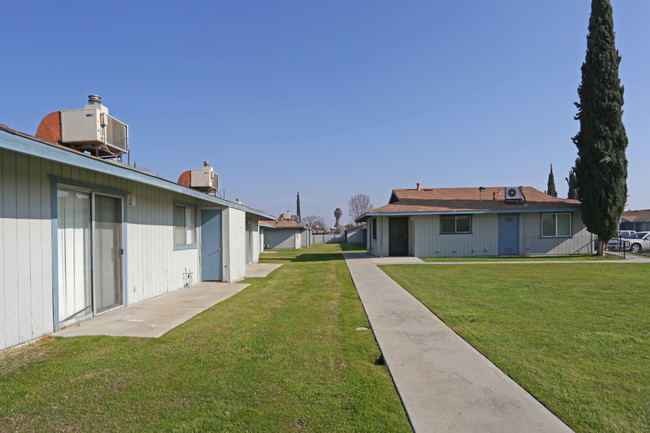 Westwood Manor in Earlimart, CA - Foto de edificio - Building Photo