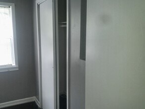 1325 Duck Rd in Grandview, MO - Building Photo - Building Photo