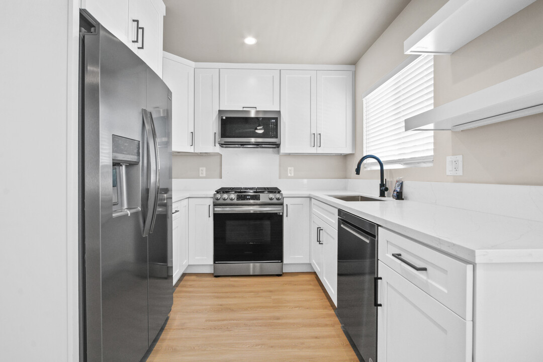 16002 S Myrtle Ave in Tustin, CA - Building Photo