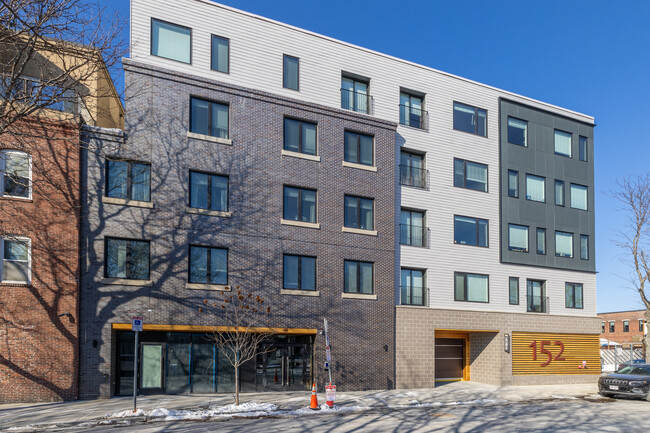 ONE52 - Luxury Apartments in East Boston, MA - Foto de edificio - Primary Photo