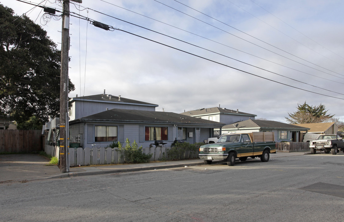 984-996 Hamilton Ave in Seaside, CA - Foto de edificio