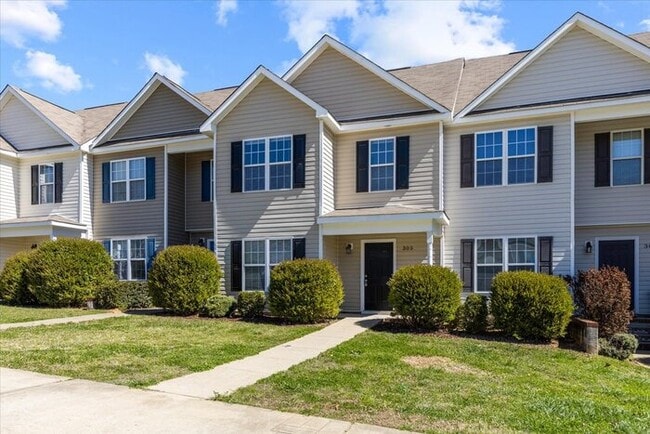 305 Whitehall Ct in Clayton, NC - Building Photo - Building Photo