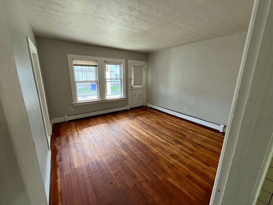 24 Union St, Unit 24 Union St in Enfield, CT - Building Photo