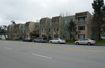 Villa Fontana in Daly City, CA - Building Photo - Building Photo