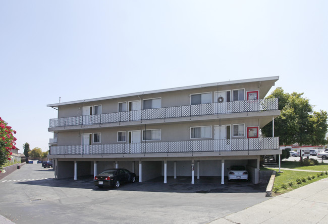 Oakwood Apartments in Sunnyvale, CA - Building Photo - Building Photo