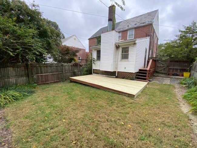 property at 631 N Nelson St