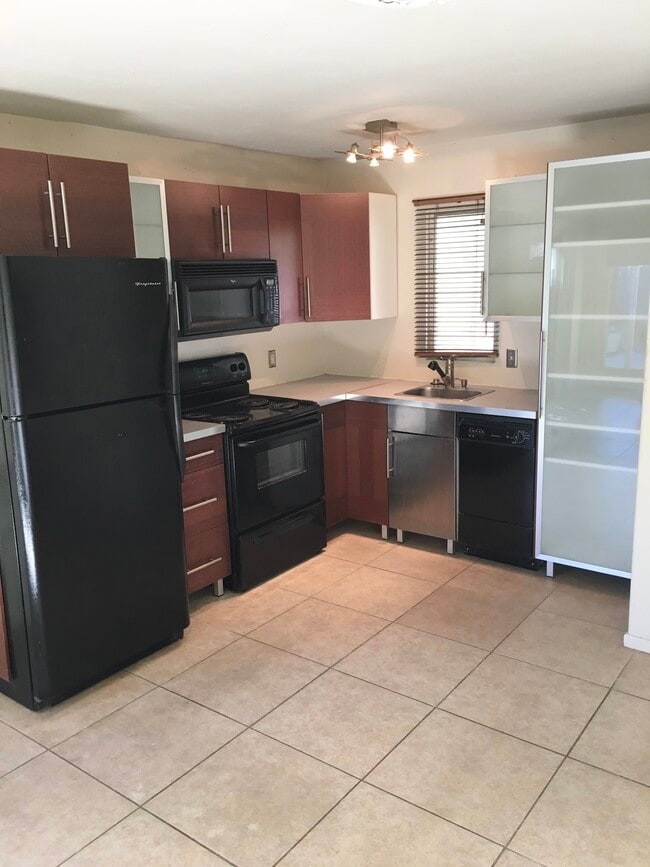 501 S Calle Abronia, Unit C in Palm Springs, CA - Building Photo - Building Photo