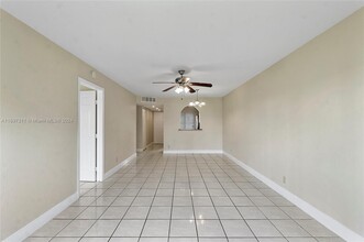 8740 N Sherman Cir in Miramar, FL - Building Photo - Building Photo