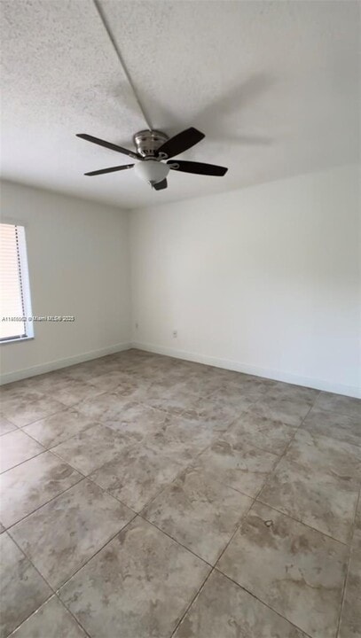 8015 SW 107th Ave, Unit 309 in Miami, FL - Foto de edificio
