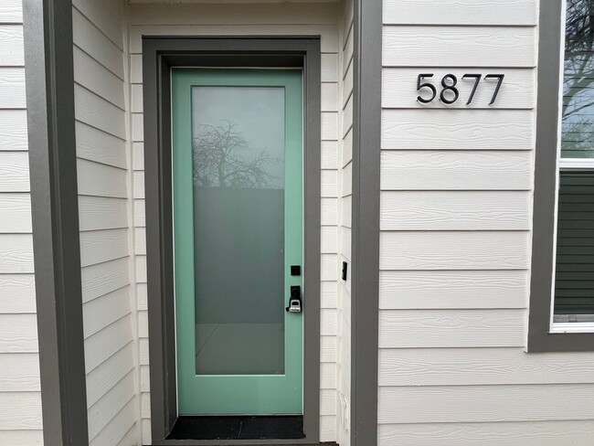 5877 NE Prescott St in Portland, OR - Building Photo - Building Photo