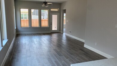 169 Hidden Peak Dr in Montgomery, TX - Building Photo - Building Photo